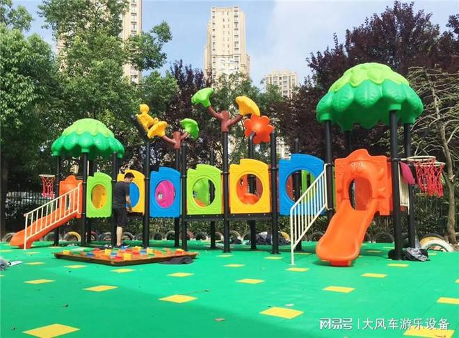 儿园滑梯的安全警示j9平台广西南宁幼(图2)