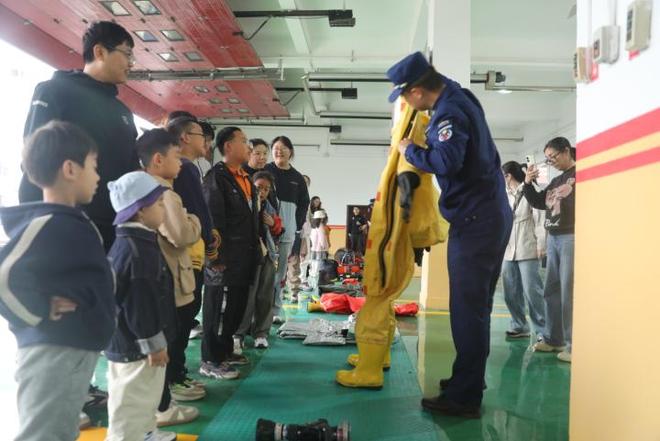 防支队：萌娃争当“小小消防员”J9国际集团中国石油辽河油田消(图2)