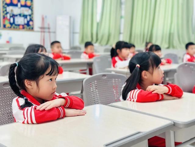 学部！玉兰幼儿园萌娃开启超萌幼小衔接之旅j9九游真人游戏第一平台探秘潮州光正小(图2)