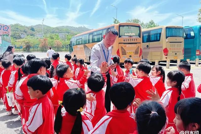 学部！玉兰幼儿园萌娃开启超萌幼小衔接之旅j9九游真人游戏第一平台探秘潮州光正小(图5)