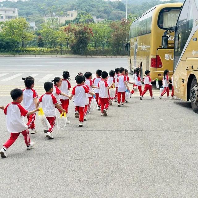 学部！玉兰幼儿园萌娃开启超萌幼小衔接之旅j9九游真人游戏第一平台探秘潮州光正小(图4)